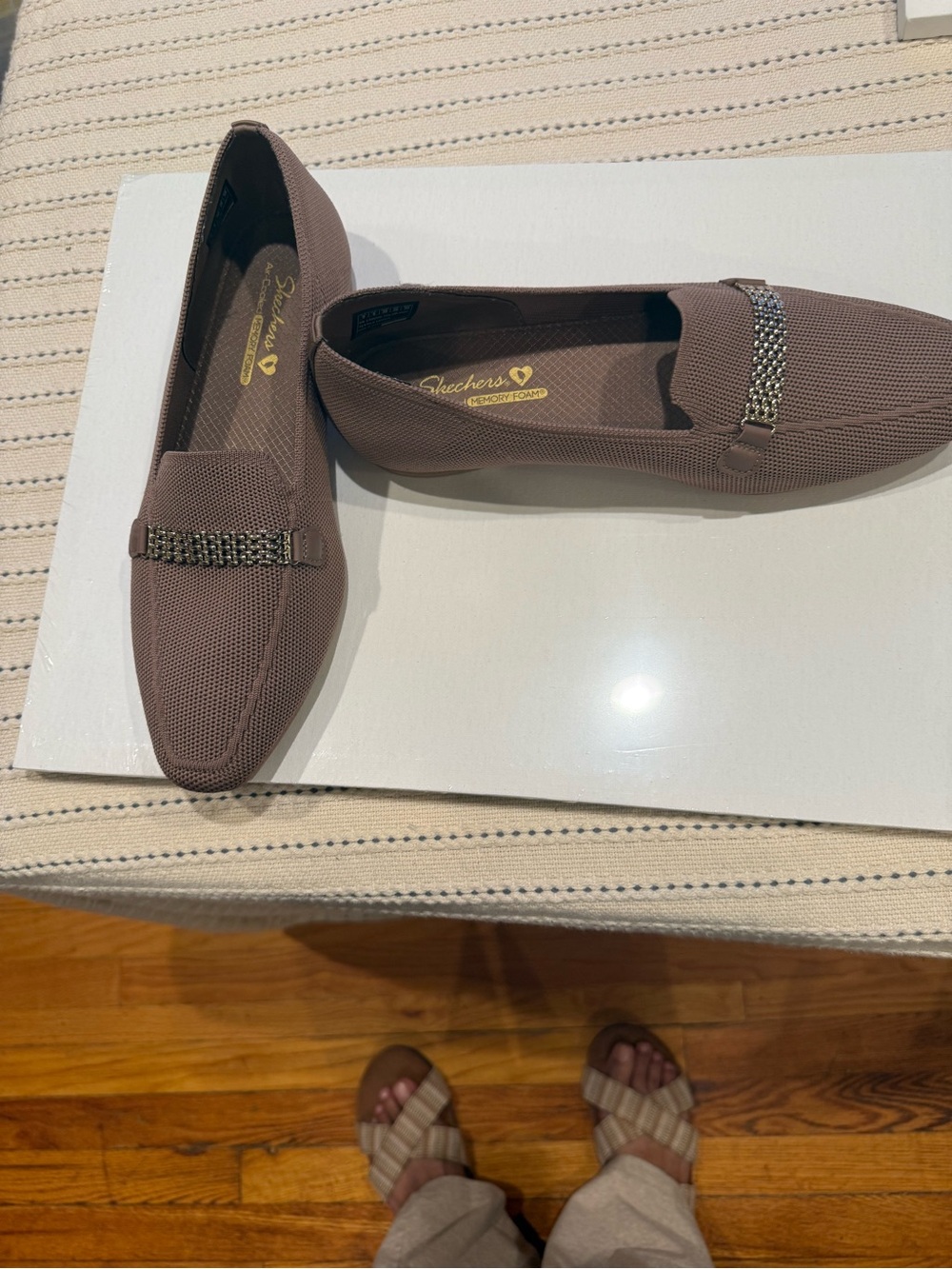 Women’s Skechers Slip-On Knit Loafers with Metallic Chain in Mauve-Size 9 - Picture 8 of 9